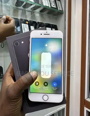 Nouveau Apple iPhone 7 32 GB Blanc