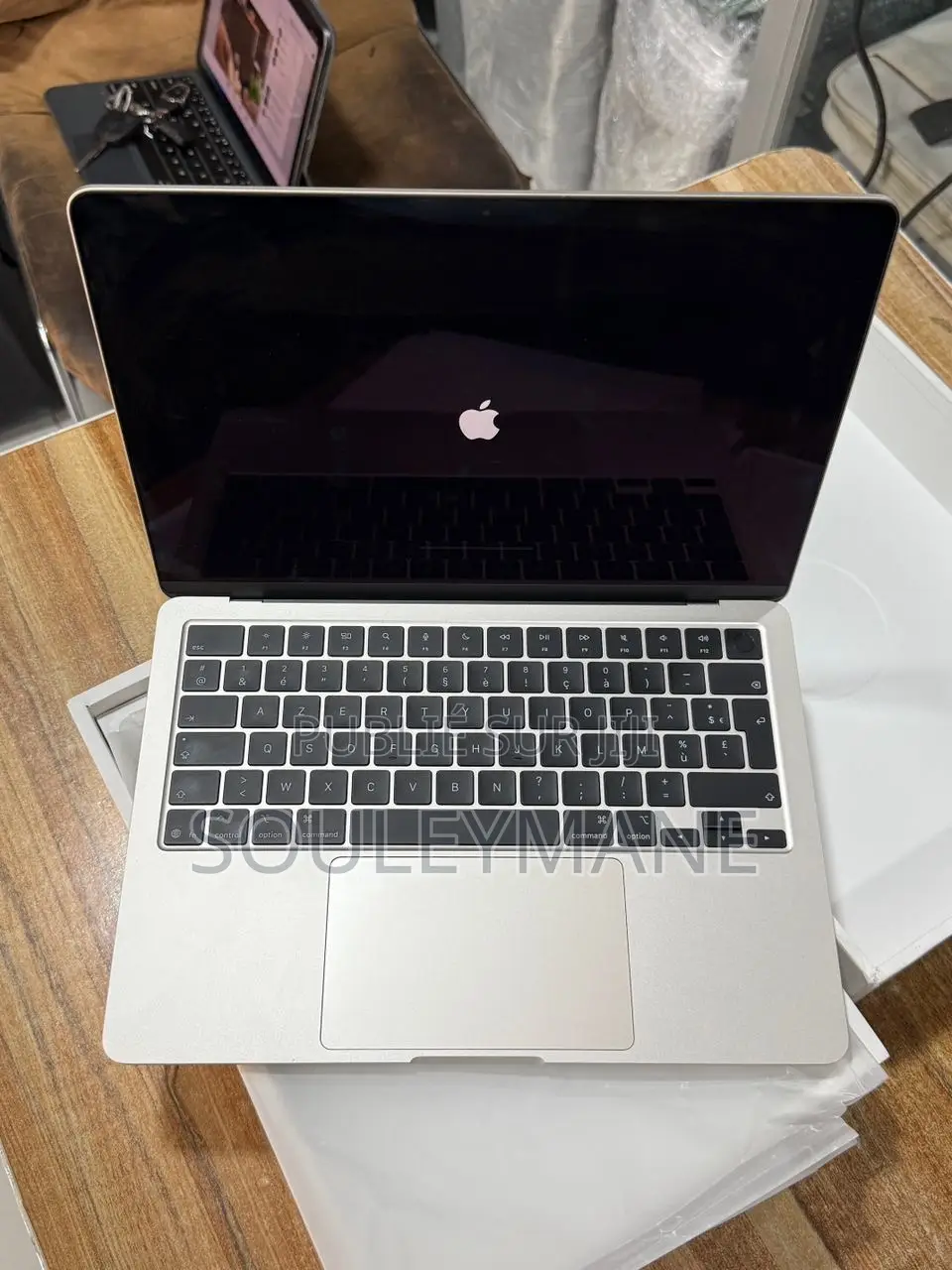 Apple MacBook Air 2024 M3 13-inch 16GB Apple M4 SSD 256GB