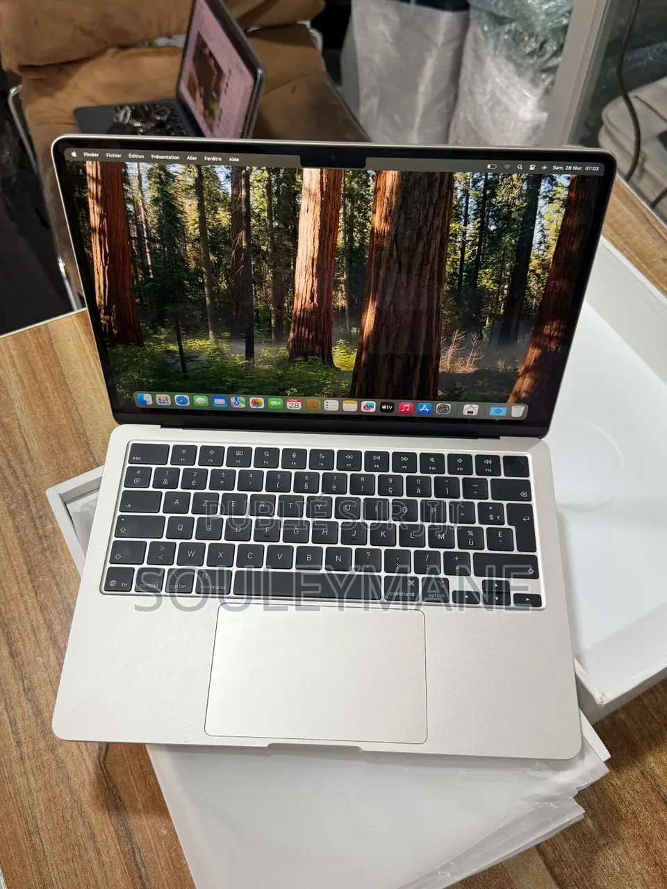 Apple MacBook Air 2024 M3 13-inch 16GB Apple M4 SSD 256GB
