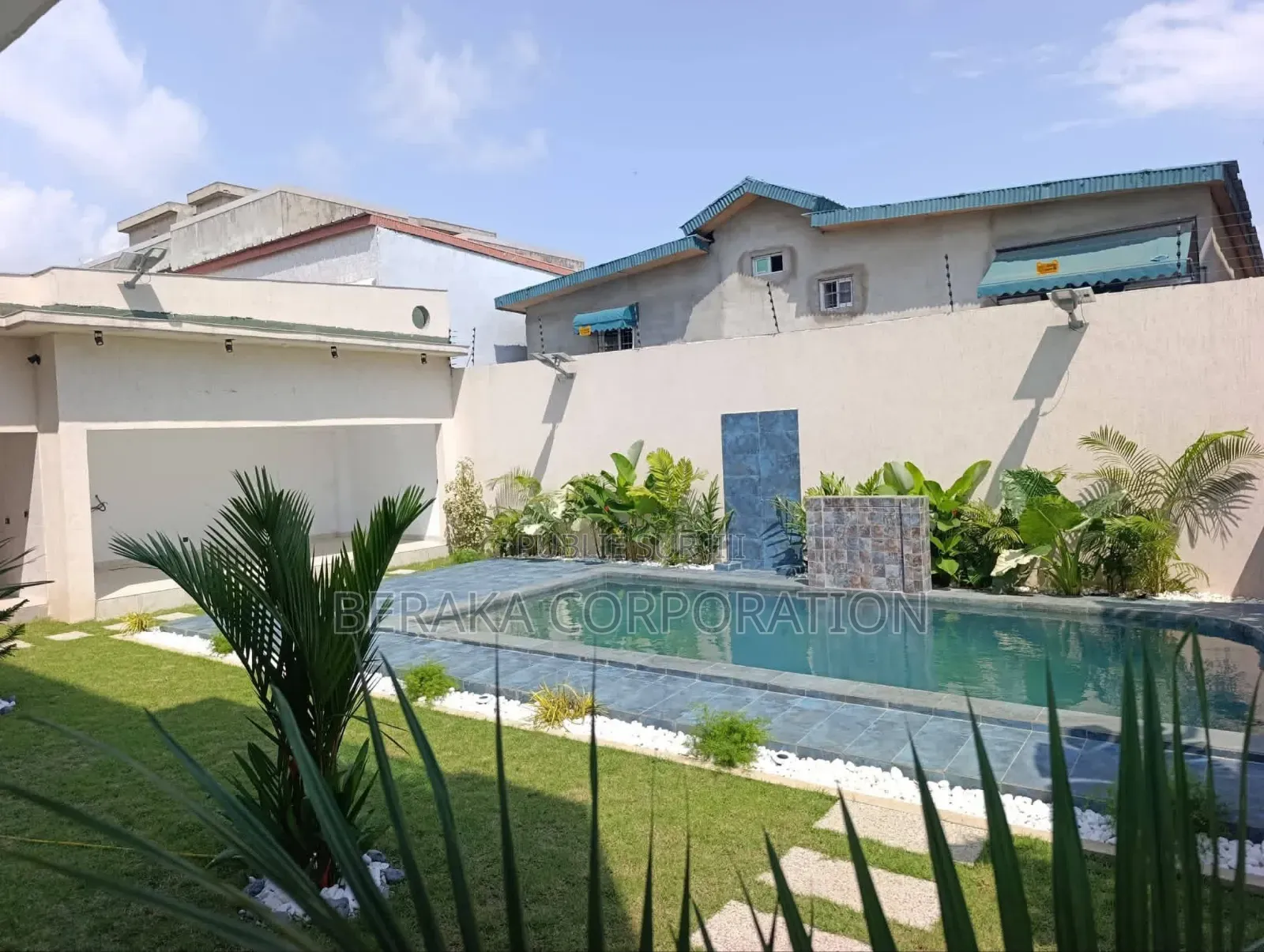 7chbre Duplex dans Beraka Corporation, Cocody à Vendre