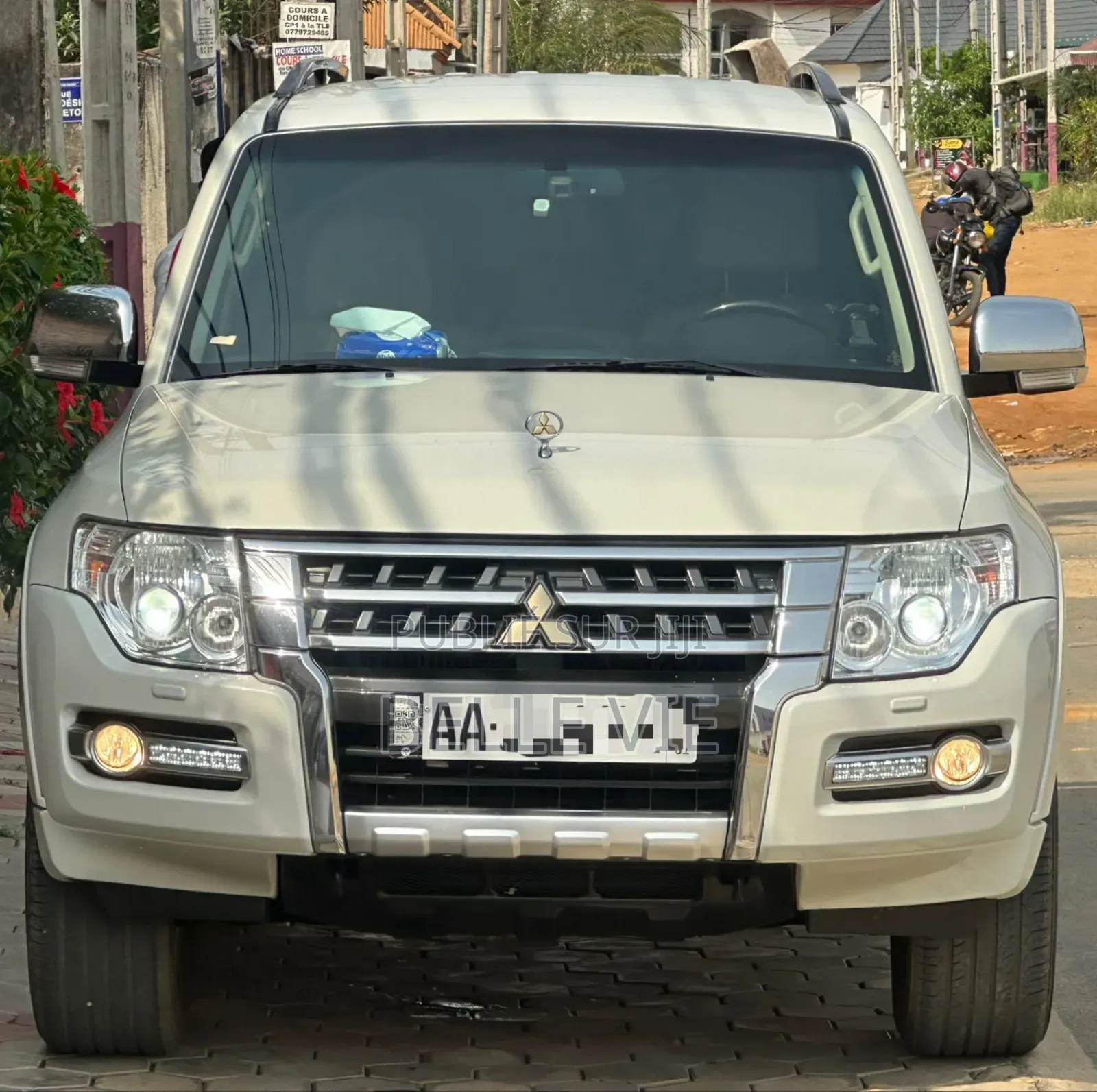 Mitsubishi Pajero 2023 Doré