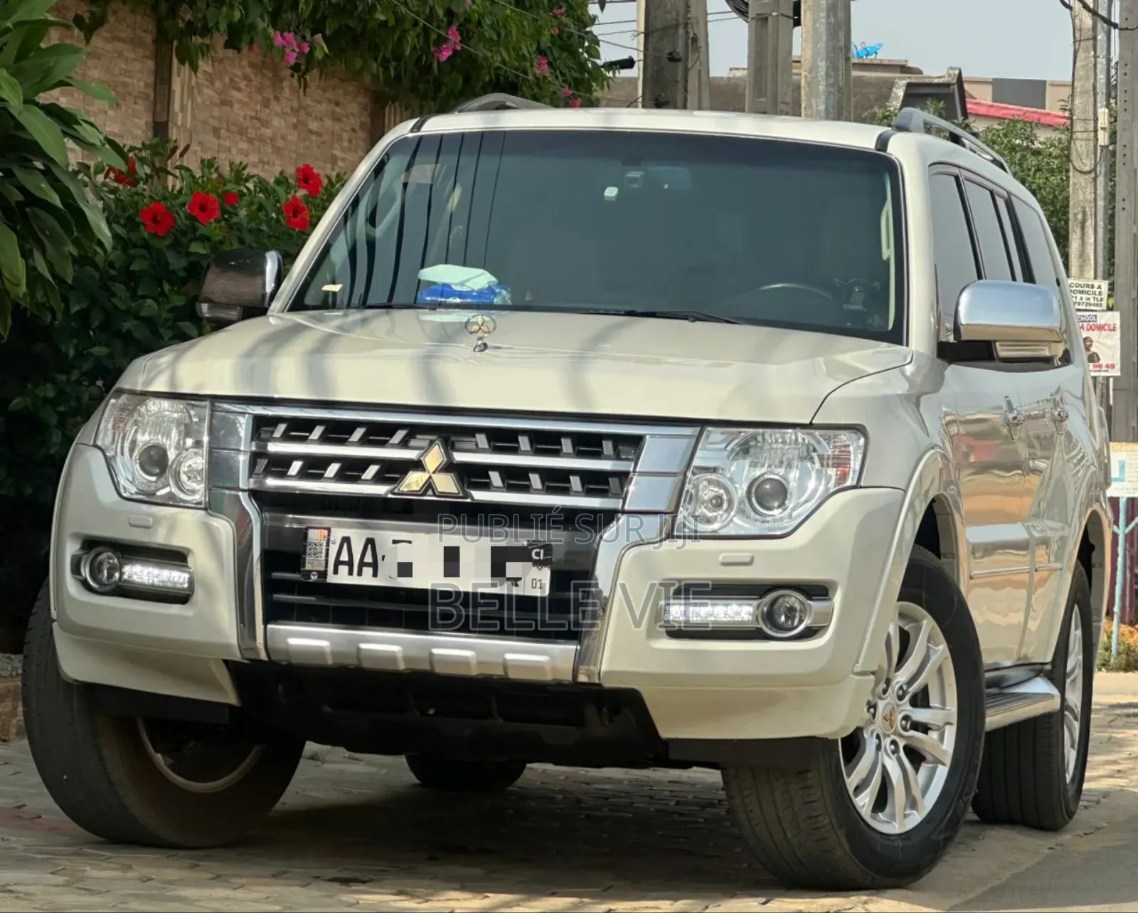 Mitsubishi Pajero 2023 Doré