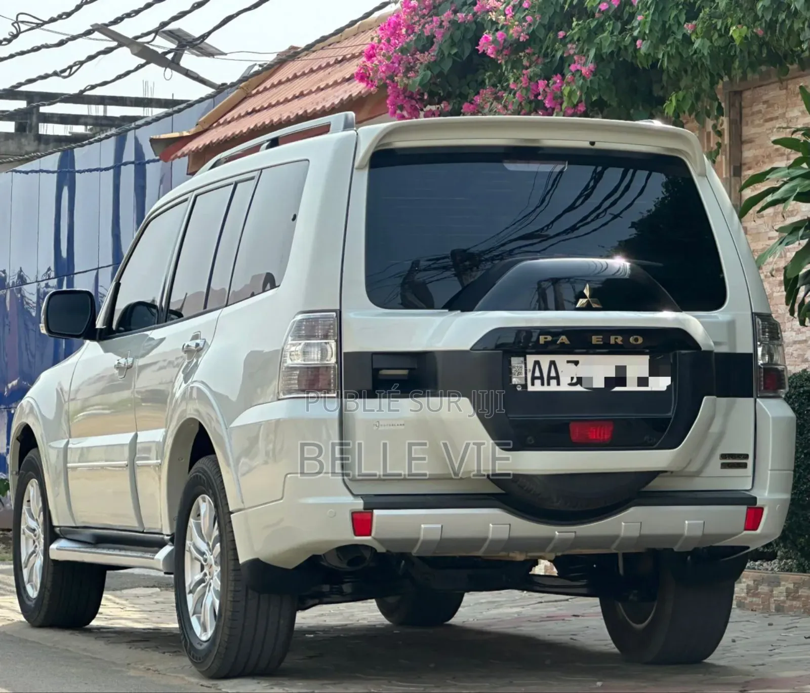 Mitsubishi Pajero 2023 Doré