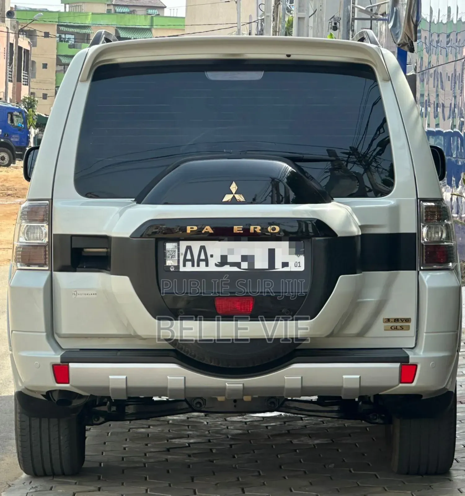 Mitsubishi Pajero 2023 Doré