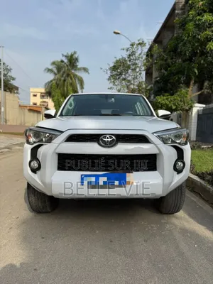Toyota 4-Runner SR5 4x4 2018 Blanc