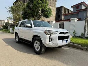 Toyota 4-Runner SR5 4x4 2018 Blanc