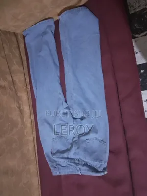 Vente De Vêtements Et Autres