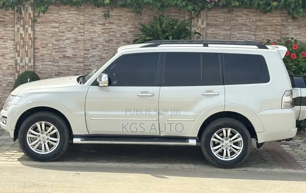Mitsubishi Pajero 2023 Blanc