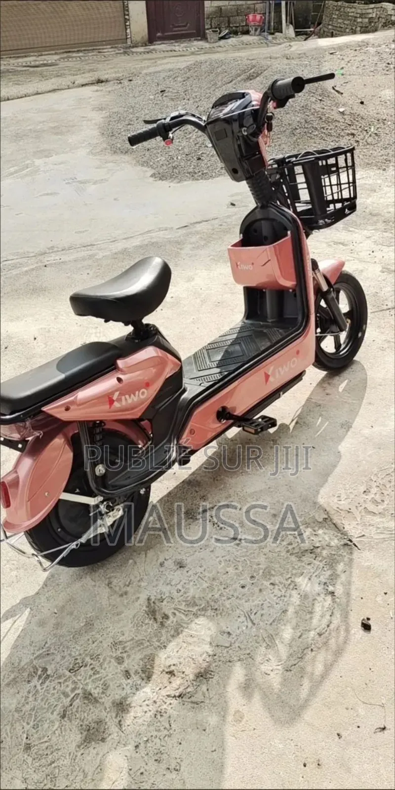 Nouveau TVS HLX 125 2026 Doré