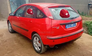 Ford Focus 2000 Rouge