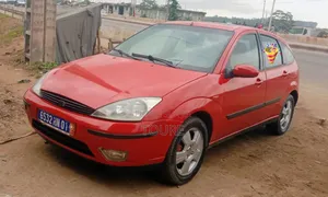 Ford Focus 2000 Rouge