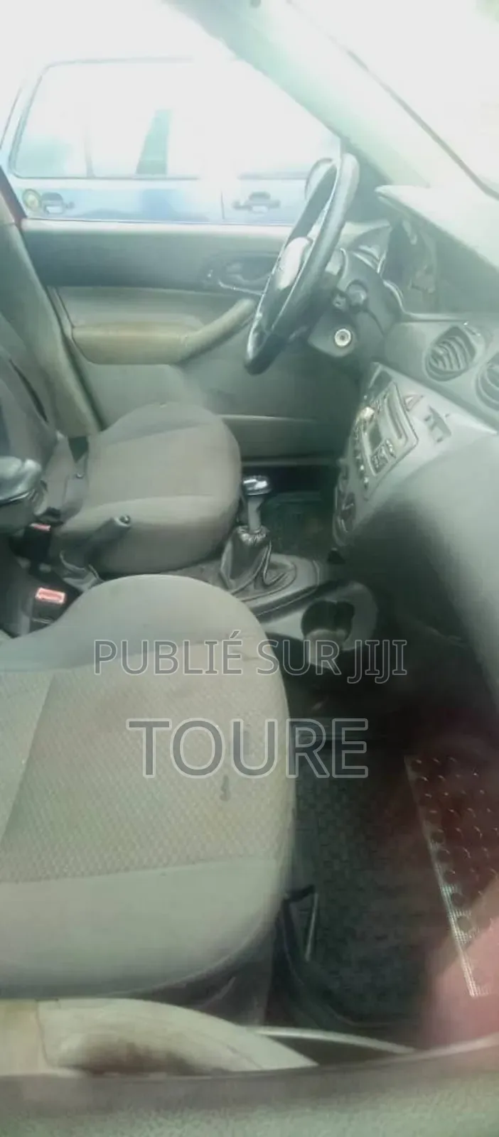 Ford Focus 2000 Rouge