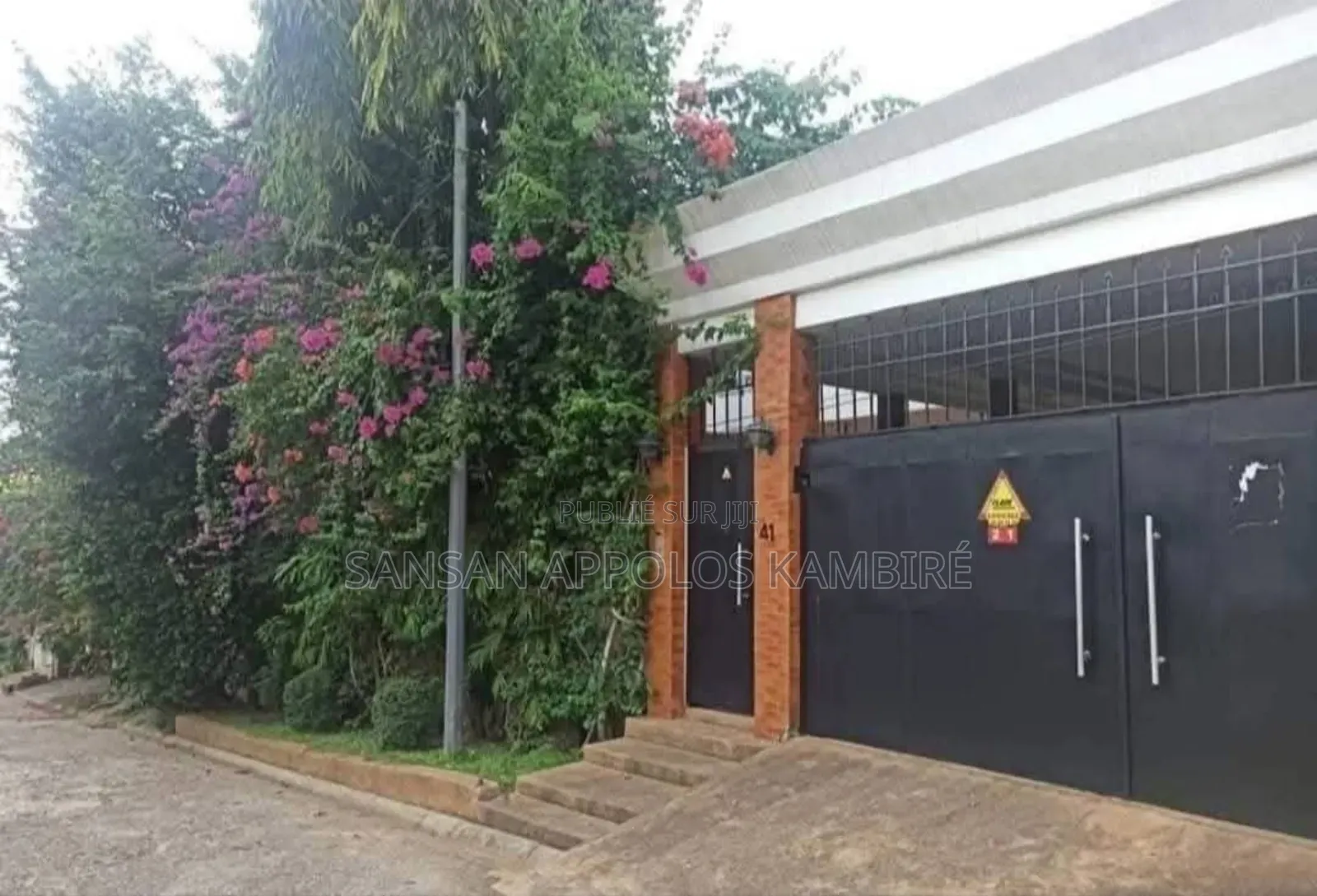 5chbre Duplex dans Vallon Ambassade De, Cocody à Louer