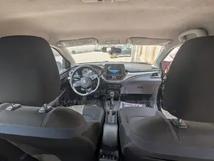 Nouveau Suzuki Fronx 2024 Gris