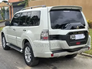 Mitsubishi Pajero 2023 Gris