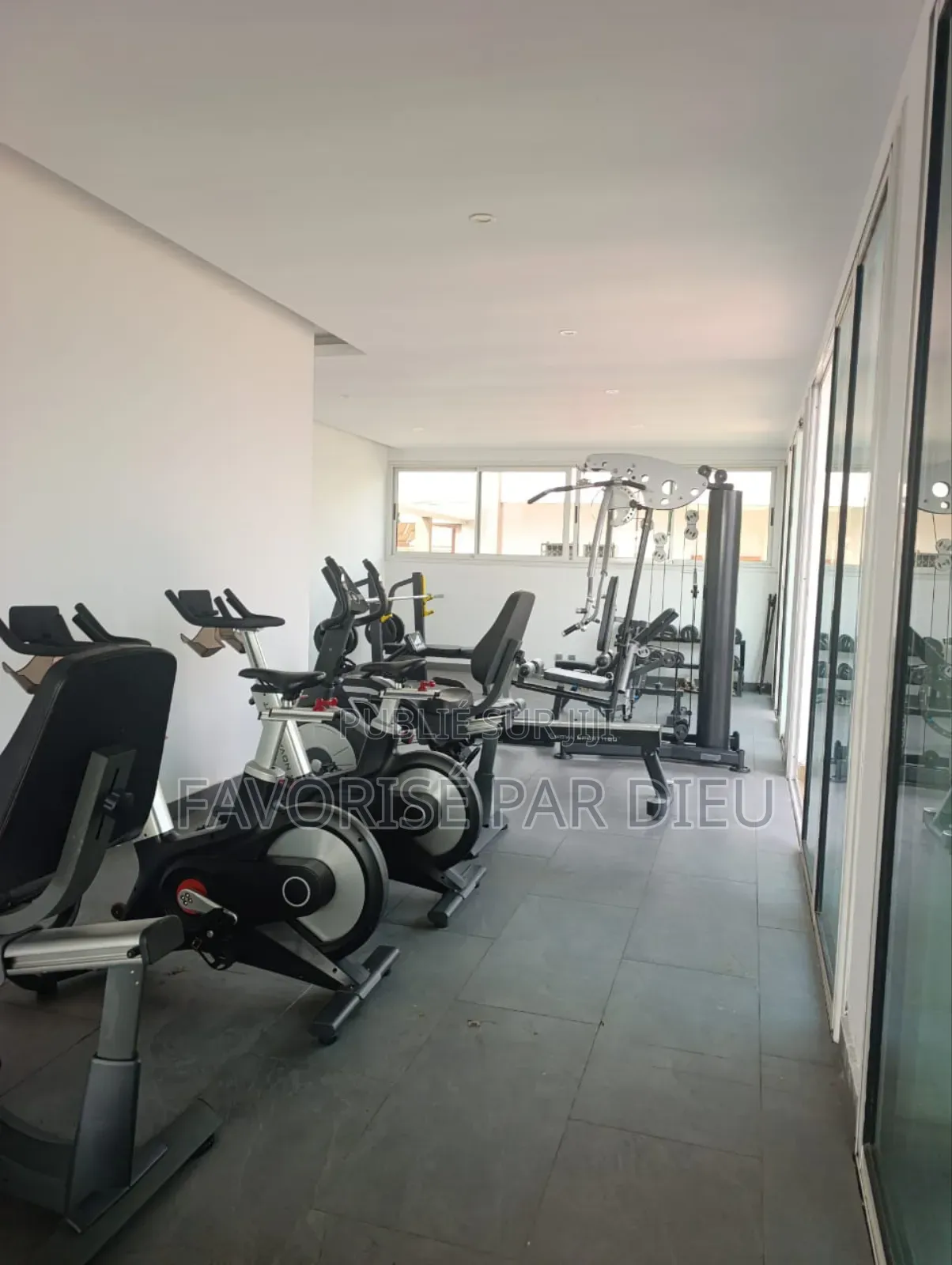 3chbre Appartement dans Cocody à Louer