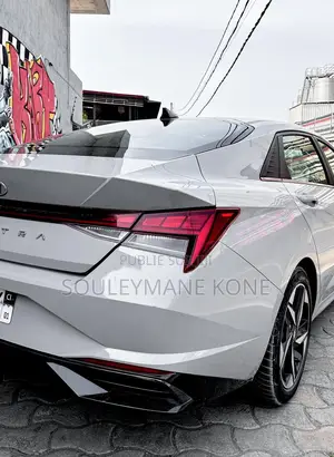 Hyundai Elantra 2022 Gris