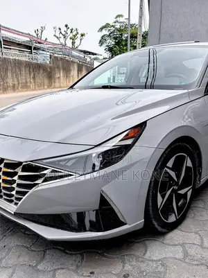 Hyundai Elantra 2022 Gris