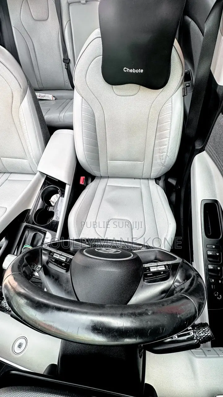 Hyundai Elantra 2022 Gris