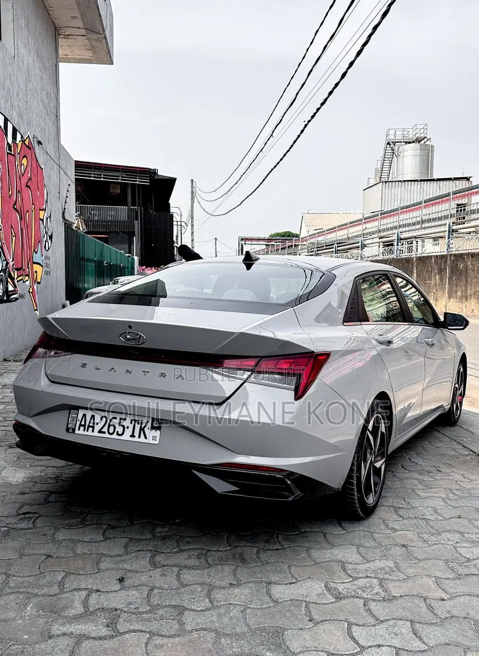 Hyundai Elantra 2022 Gris
