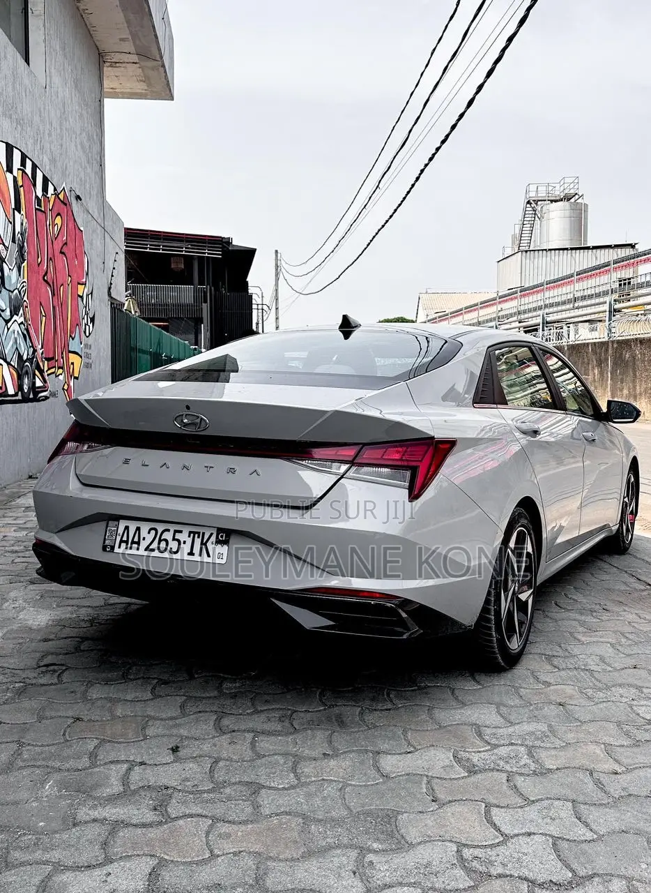 Hyundai Elantra 2022 Gris
