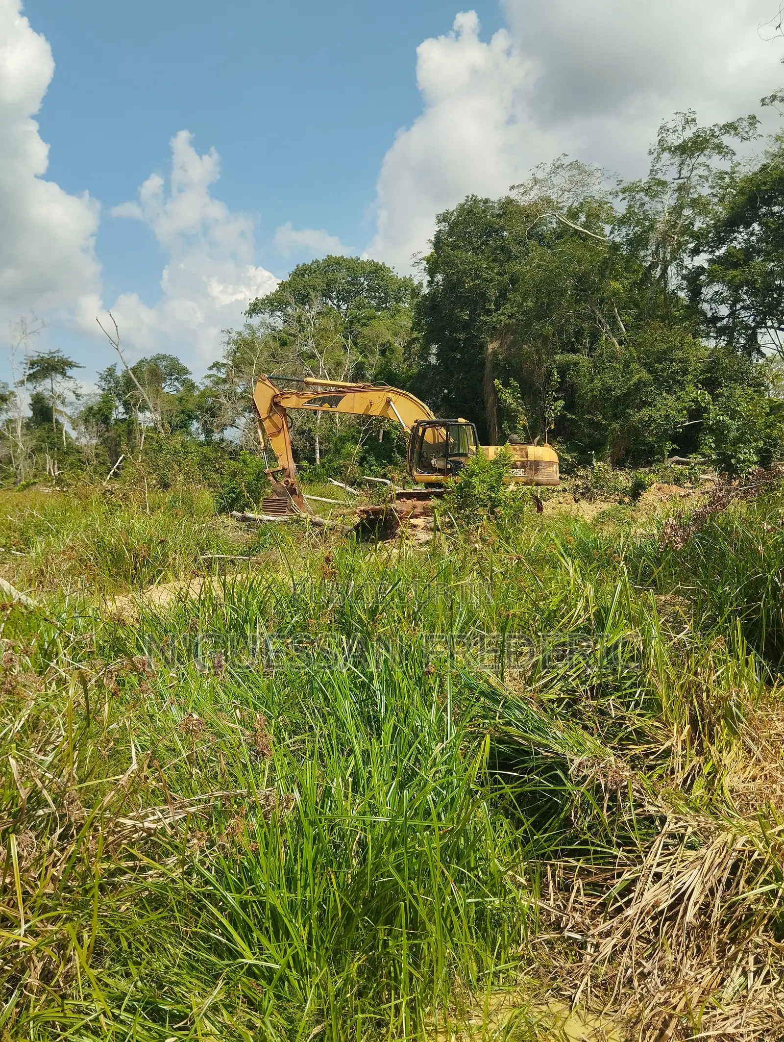 Terrain Plat De 1250m2 En Vente Au Plateau