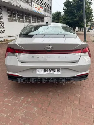 Hyundai Elantra 2022 Gris
