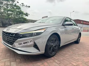 Hyundai Elantra 2022 Gris