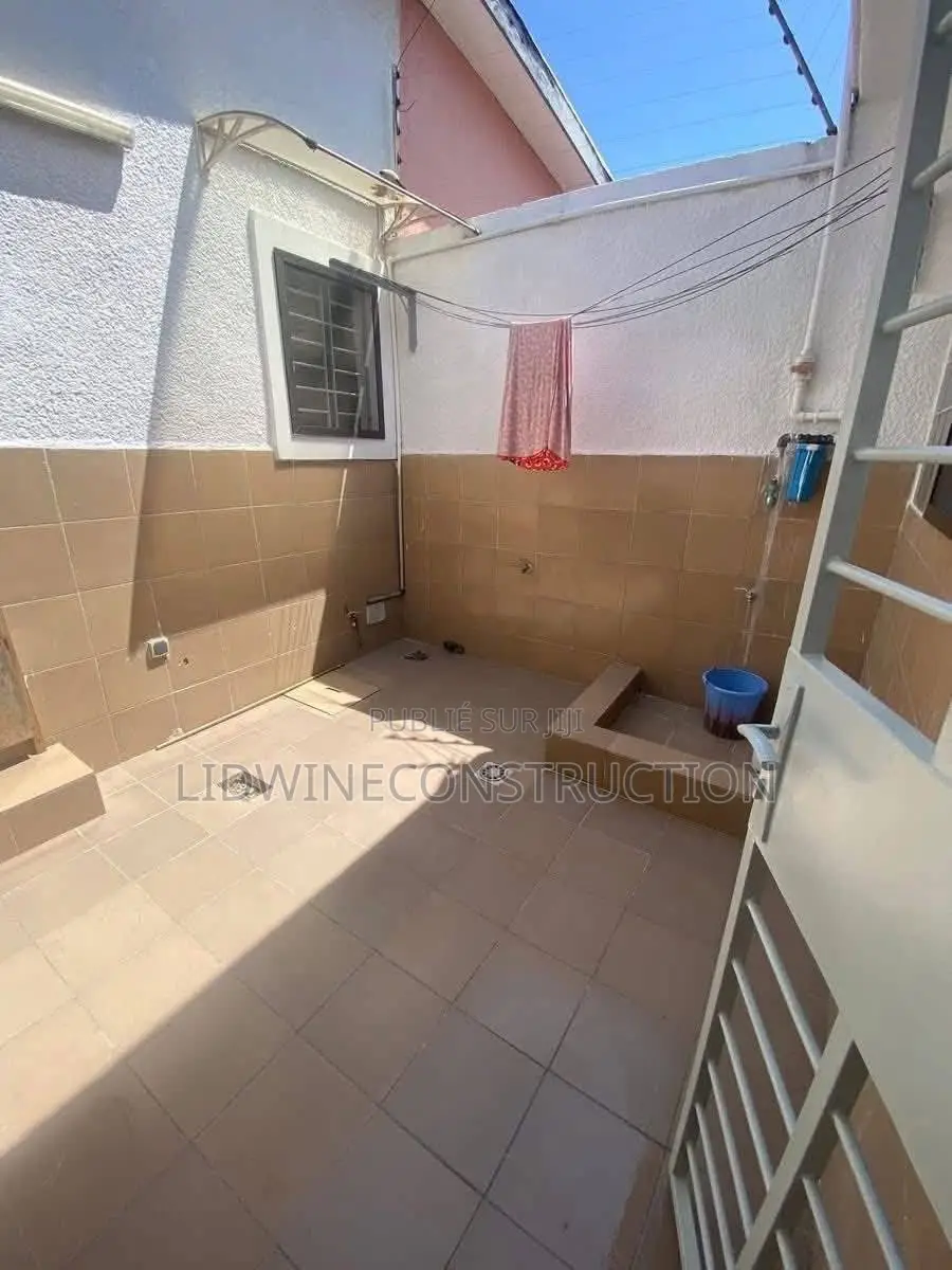 3chbre Villa dans Grand-Bassam à Vendre