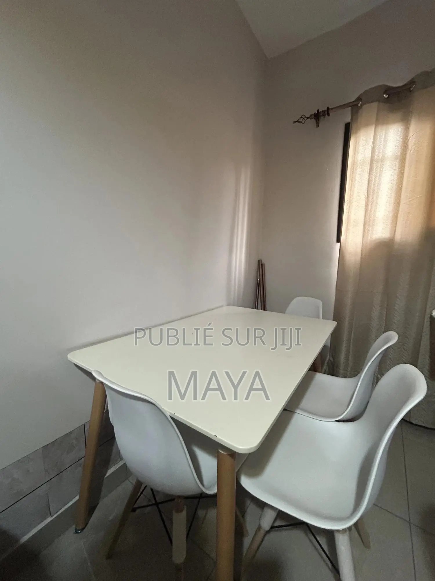 Grande Table a Manger Blanche+ Ses 4 Chaises