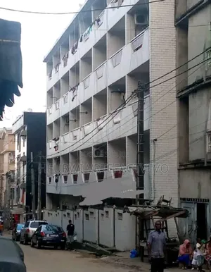 20chbre Blocs d'appartements dans Immeuble Jumelé, Yopougon à Vendre