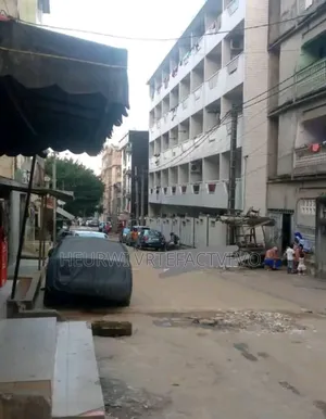 20chbre Blocs d'appartements dans Immeuble Jumelé, Yopougon à Vendre