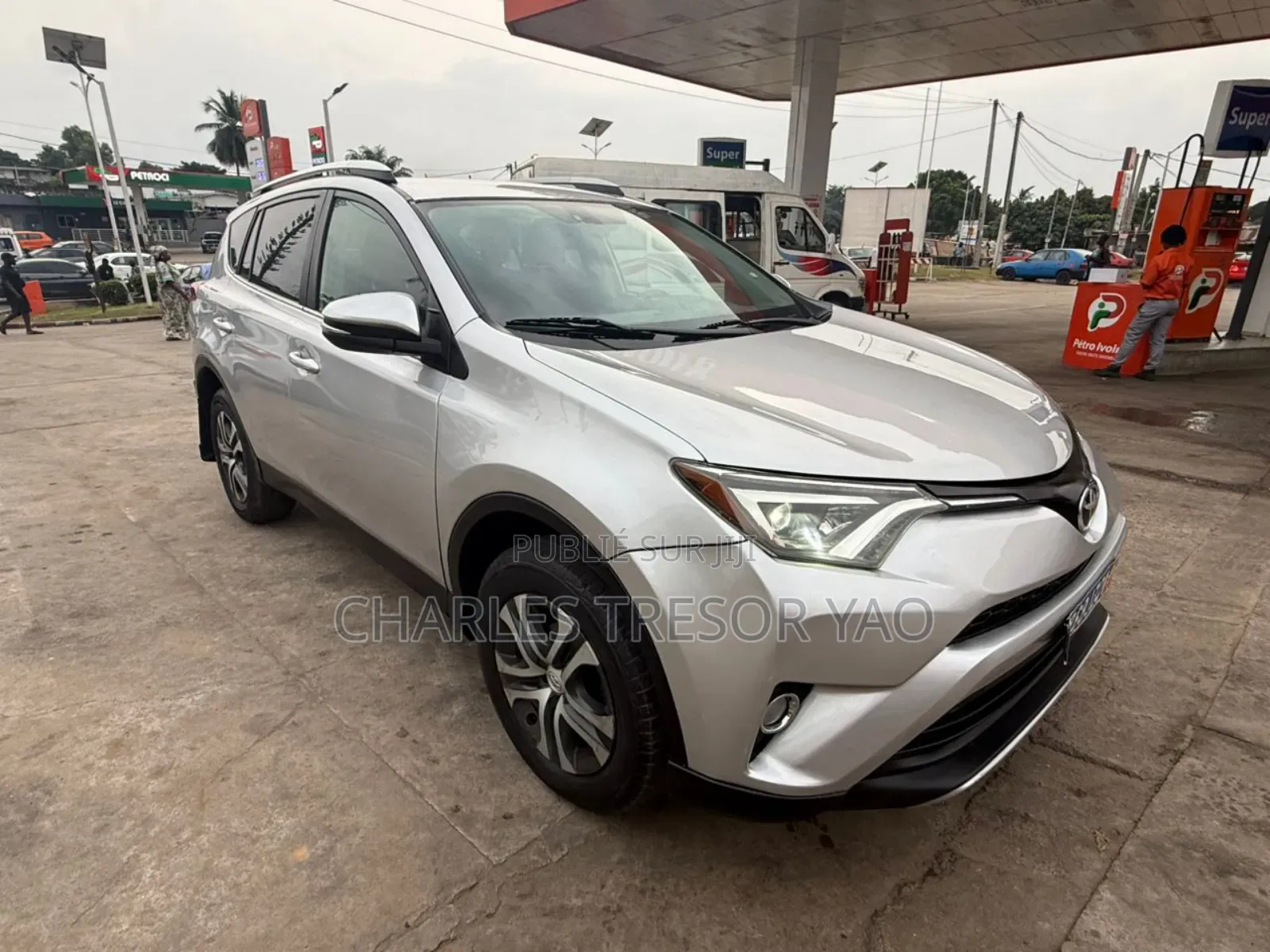 Toyota RAV4 LE AWD (2.5L 4cyl 6A) 2016 Gris