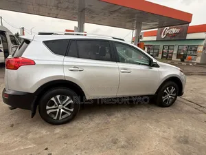 Toyota RAV4 LE AWD (2.5L 4cyl 6A) 2016 Gris