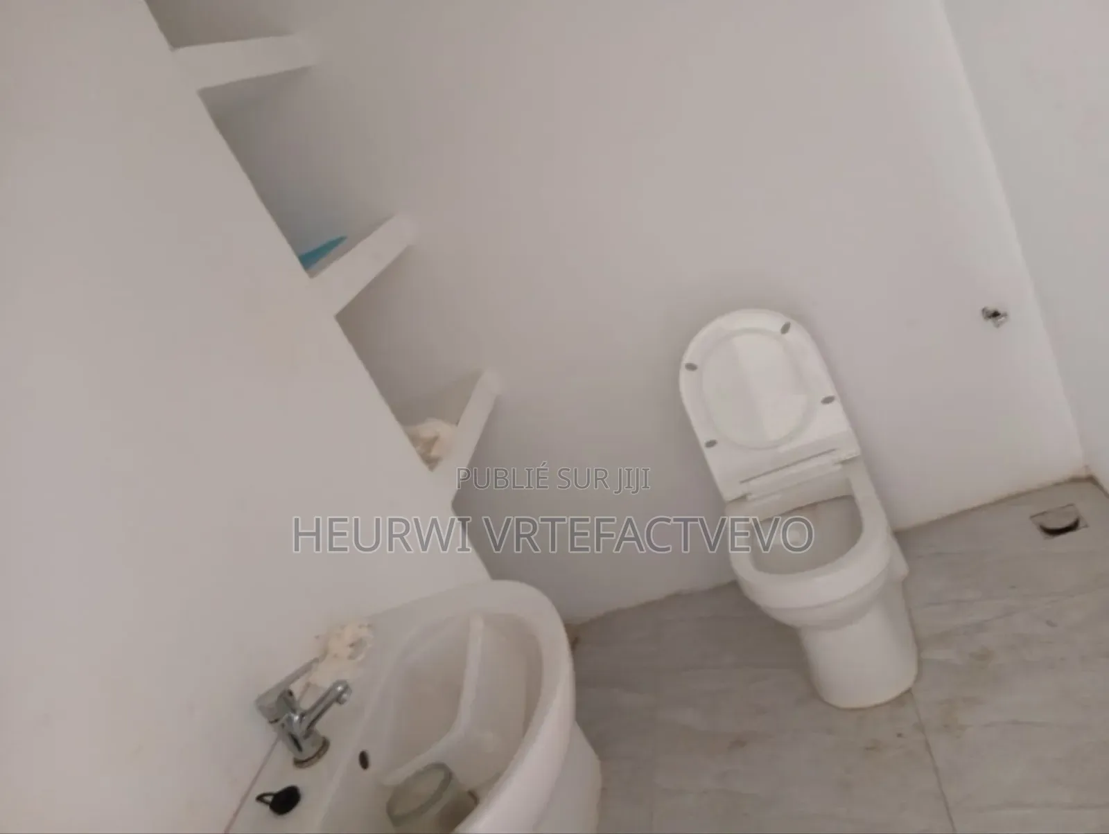 20chbre Blocs d'appartements dans Immeuble Jumelé, Yopougon à Vendre