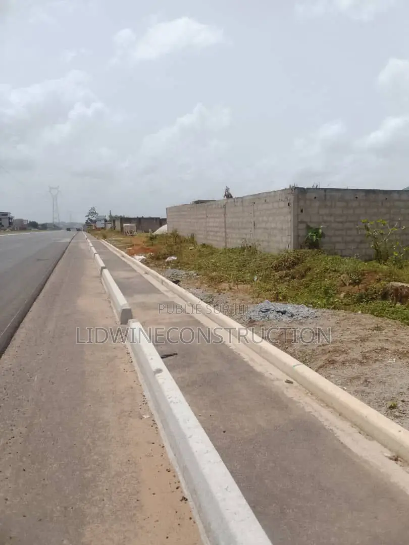 Terrain Commercial en Vente