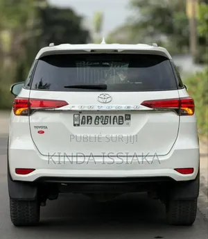 Toyota Fortuner 2021 Blanc cassé