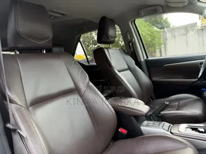 Toyota Fortuner 2021 Blanc cassé