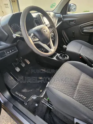 Toyota Vitz 2020 Gris