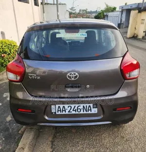 Toyota Vitz 2020 Gris