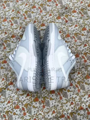 Nike Dunk Low : l'Alliance Parfaite Entre Confort Et Élégance.