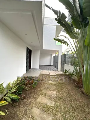 3chbre Duplex dans Francis Gweh, Cocody à Louer