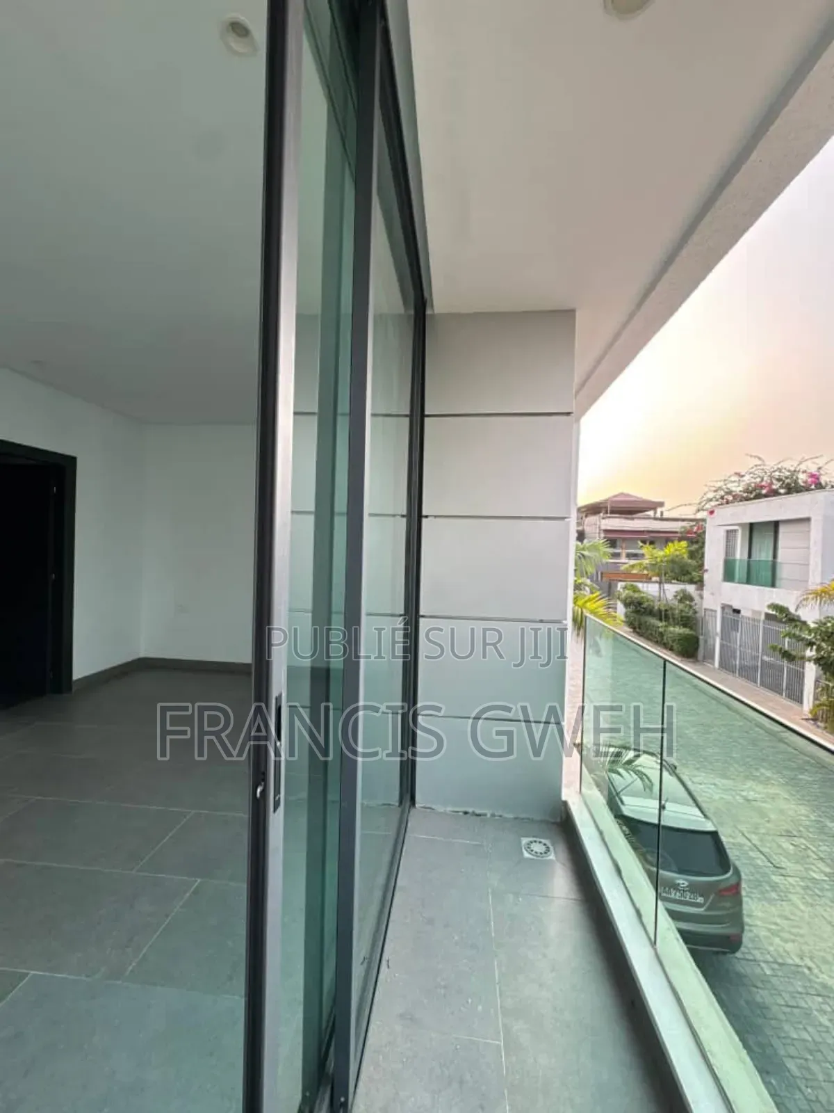 3chbre Duplex dans Francis Gweh, Cocody à Louer