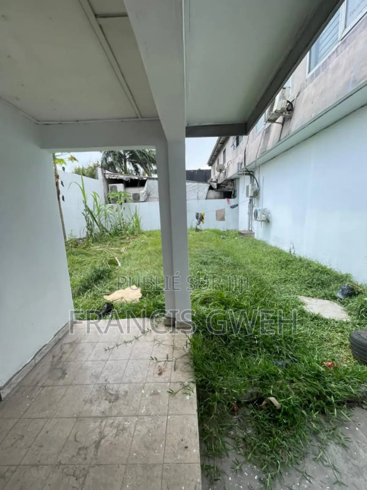 5chbre Duplex dans Francis Gweh, Cocody à Louer