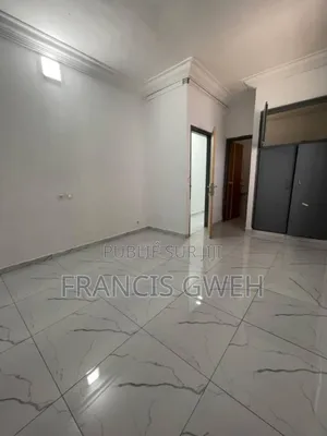 5chbre Duplex dans Francis Gweh, Cocody à Louer