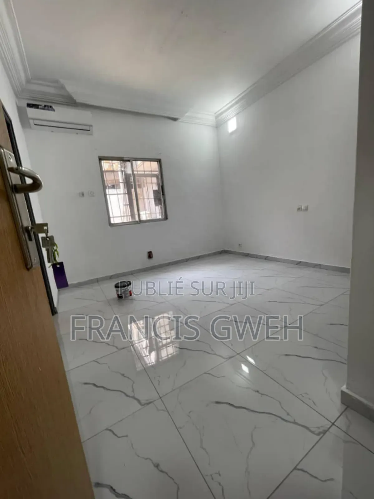 5chbre Duplex dans Francis Gweh, Cocody à Louer