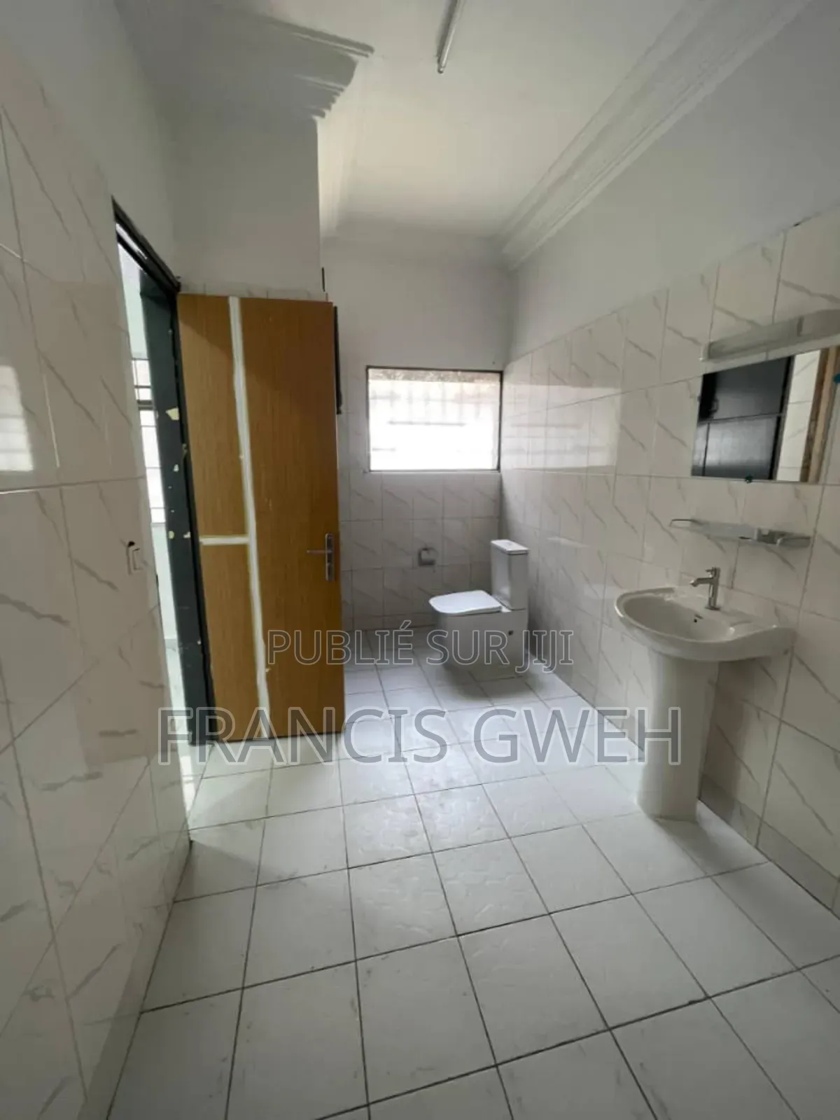 5chbre Duplex dans Francis Gweh, Cocody à Louer