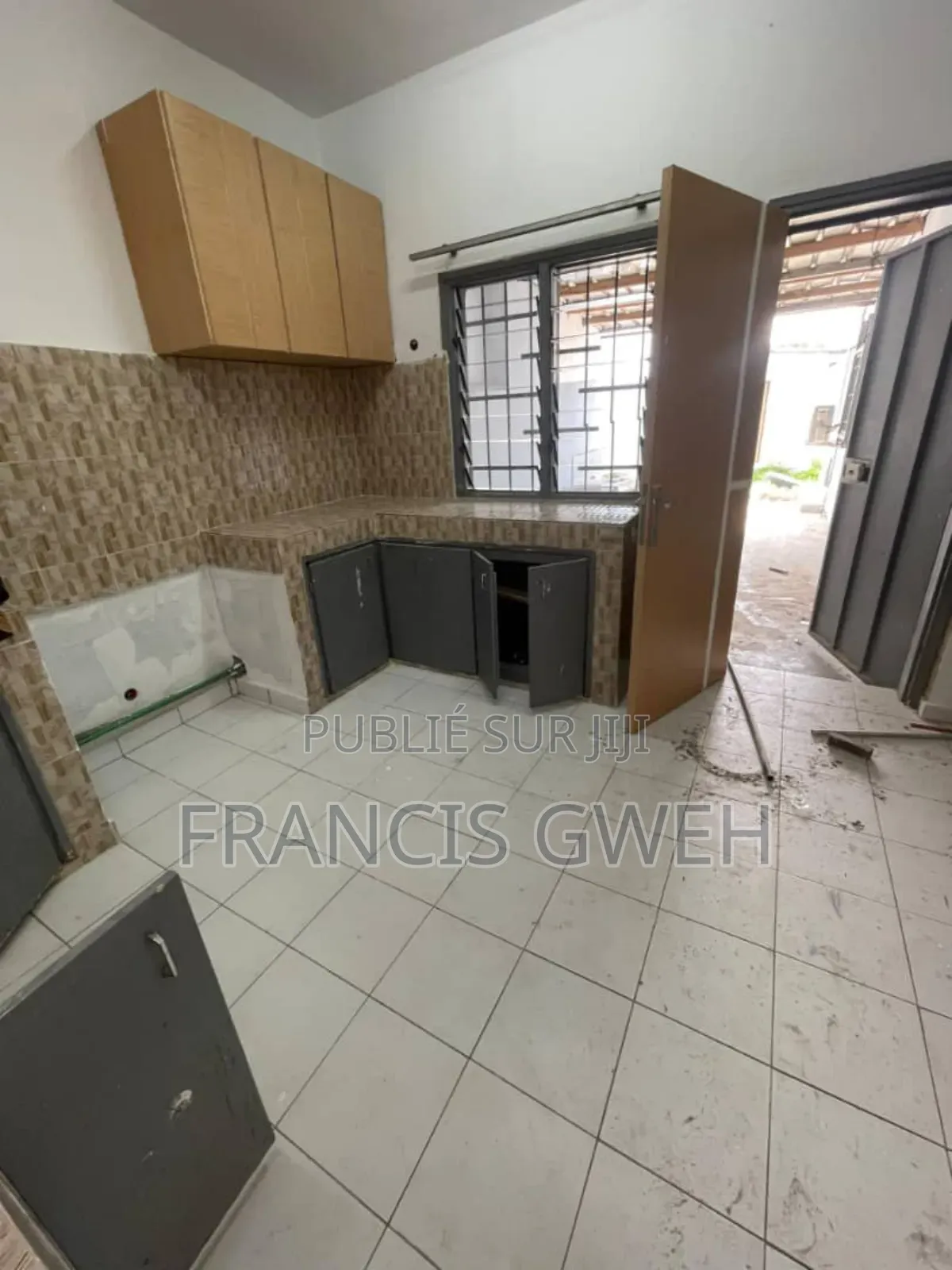 5chbre Duplex dans Francis Gweh, Cocody à Louer