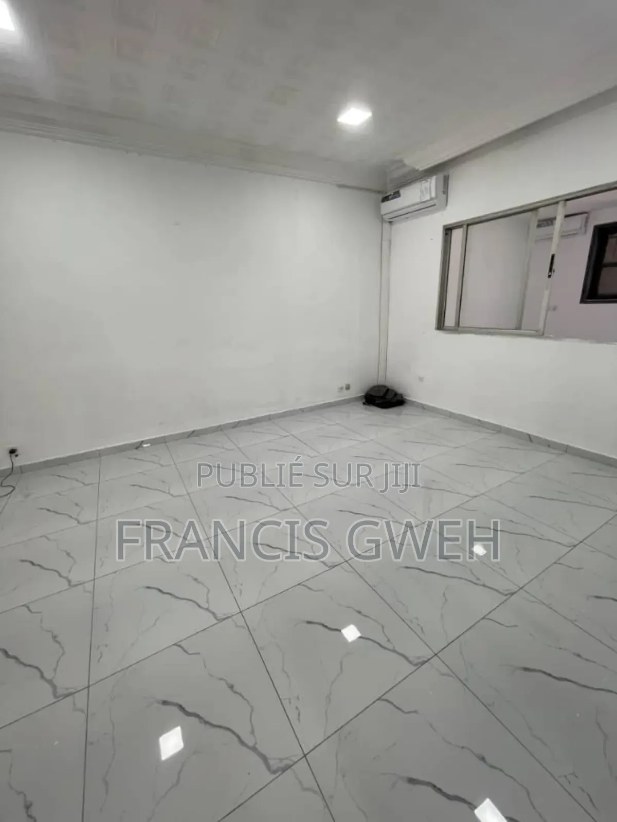 5chbre Duplex dans Francis Gweh, Cocody à Louer