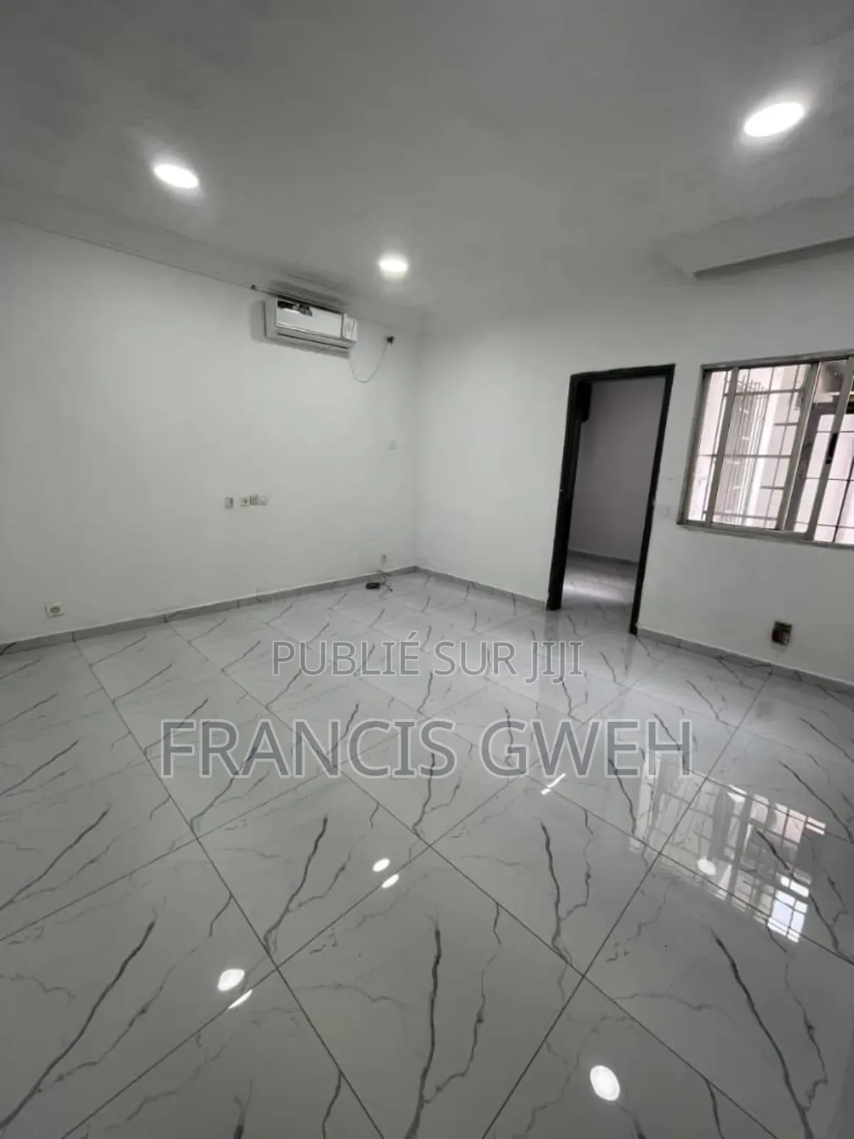 5chbre Duplex dans Francis Gweh, Cocody à Louer